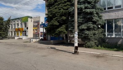 "Краще звідси їхати". Війська РФ атакують Межову дронами та КАБами: що розповідають місцеві жителі "Краще звідси їхати". Війська РФ атакують Межову дронами та КАБами: що розповідають місцеві жителі