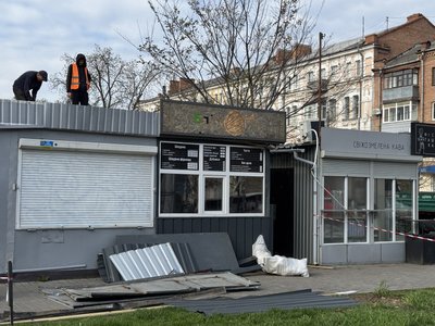 Замість МАФів - громадський простір: у Полтаві прибирають кіоски Замість МАФів - громадський простір: у Полтаві прибирають кіоски