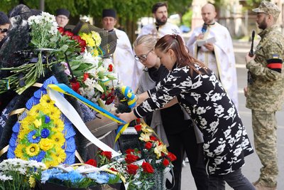 В Ужгороді попрощалися із загиблим військовослужбовцем Едуардом Голяком В Ужгороді попрощалися із загиблим військовослужбовцем Едуардом Голяком
