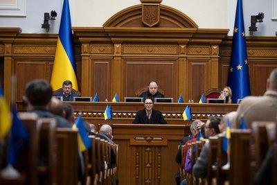 Прем'єр-міністерка України Юлія Свириденко виступає з промовою на пленарному засіданні Верховної Ради України у Києві, 14 січня 2026 року Прем'єр-міністерка України Юлія Свириденко виступає з промовою на пленарному засіданні Верховної Ради України у Києві, 14 січня 2026 року