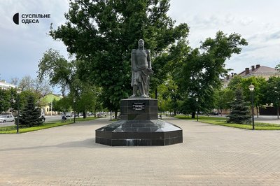 На півдні Одещини демонтують меморіальні дошки з пам'ятника морякам Дунайської флотилії
