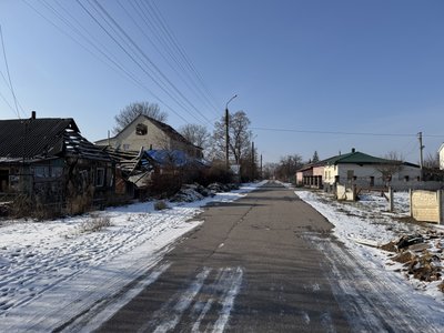 "Не складаємо руки, живемо далі": як виживають у Великій Писарівці на Сумщині "Не складаємо руки, живемо далі": як виживають у Великій Писарівці на Сумщині