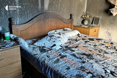 "Це таке страхіття, це жах": жителі Одещини про атаку дронами, яка ледь спалила багатоповерхівку "Це таке страхіття, це жах": жителі Одещини про атаку дронами, яка ледь спалила багатоповерхівку