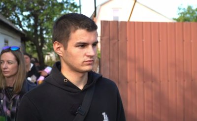 «Дві години побув, і більше в мене нема сина». У Синельниковому попрощалися з 15-річним Русланом, загиблим через удар РФ «Дві години побув, і більше в мене нема сина». У Синельниковому попрощалися з 15-річним Русланом, загиблим через удар РФ