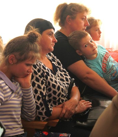 На Рівненщині дітям полеглих бійців вручили пам'ятні відзнаки "Батьківське серце" На Рівненщині дітям полеглих бійців вручили пам'ятні відзнаки "Батьківське серце"