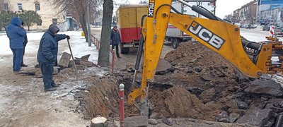 Пів Бердичева без води через порив труби Пів Бердичева без води через порив труби