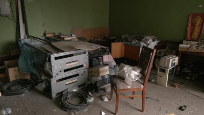 Пошкоджене підприємство "Промзв'язок" у Харкові, 2 квітня 2025 року Пошкоджене підприємство "Промзв'язок" у Харкові, 2 квітня 2025 року