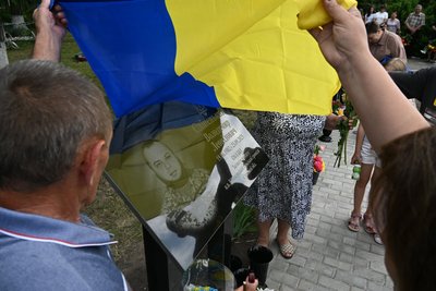 У селі на Черкащині відкрили меморіальні дошки на честь трьох полеглих захисників У селі на Черкащині відкрили меморіальні дошки на честь трьох полеглих захисників