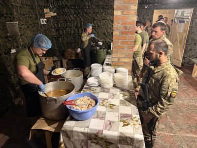 "Майже як вдома": чим годують морпіхів 40-ї бригади на фронті "Майже як вдома": чим годують морпіхів 40-ї бригади на фронті