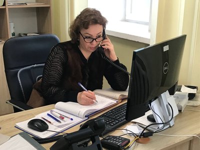 Переселенка з Запоріжжя працює диспетчеркою в Житомирі та мріє про повернення додому Переселенка з Запоріжжя працює диспетчеркою в Житомирі та мріє про повернення додому