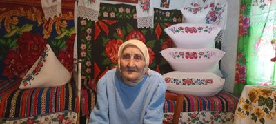 87-річна бабуся з Житомирщини понад 15 років живе одна в селі
