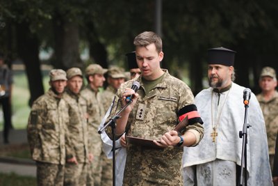 В Ужгороді попрощалися із полеглим захисником Едуардом Кострабою В Ужгороді попрощалися із полеглим захисником Едуардом Кострабою