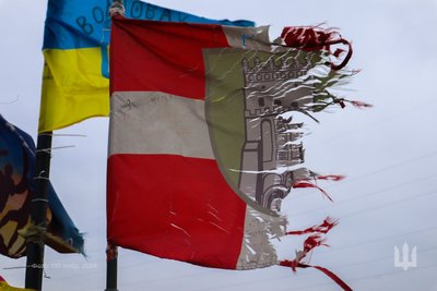 На в'їзді до Донеччини бійці волинської бригади підняли оновлений мотиваційний прапор На в'їзді до Донеччини бійці волинської бригади підняли оновлений мотиваційний прапор