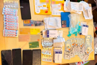 На Дніпропетровщині ліквідували канал незаконного постачання наркотиків до колонії: підозрюють чотирьох людей На Дніпропетровщині ліквідували канал незаконного постачання наркотиків до колонії: підозрюють чотирьох людей