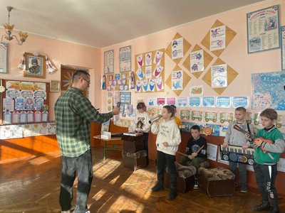Урок музики у школі, Вістря, Коропець Урок музики у школі, Вістря, Коропець