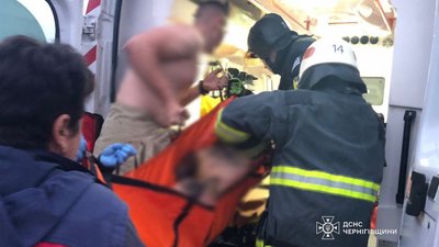 У Бахмачі вразило струмом двох хлопців, які залізли на дах вагона У Бахмачі вразило струмом двох хлопців, які залізли на дах вагона