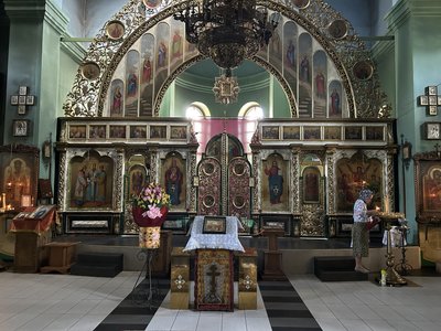 Свято-Троїцький храм у Кременчуці офіційно перейшов до ПЦУ: представники УПЦ ставлять бетонні блоки Свято-Троїцький храм у Кременчуці офіційно перейшов до ПЦУ: представники УПЦ ставлять бетонні блоки