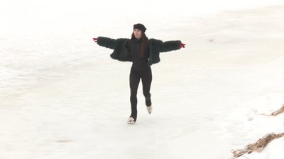 Ковзани завжди з собою: історія фігуристки, яка вийшла на лід після крижаного дощу у Житомирі Ковзани завжди з собою: історія фігуристки, яка вийшла на лід після крижаного дощу у Житомирі