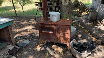 «Не знаємо, чи будемо тут зимувати»: як живуть без світла та під обстрілами у Хрестищі на Донеччині «Не знаємо, чи будемо тут зимувати»: як живуть без світла та під обстрілами у Хрестищі на Донеччині