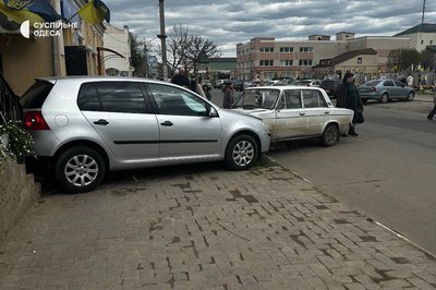 У Балті водій на "Жигулі" врізався в Алею Слави