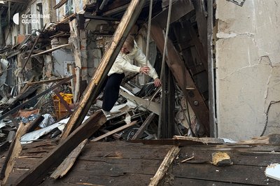 "Вибухова хвиля знесла всі стіни": фото наслідків нічної атаки на Одесу "Вибухова хвиля знесла всі стіни": фото наслідків нічної атаки на Одесу