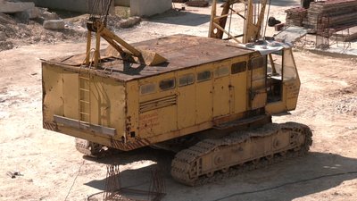 Будівництво дороги біля озера Будівництво дороги біля озера