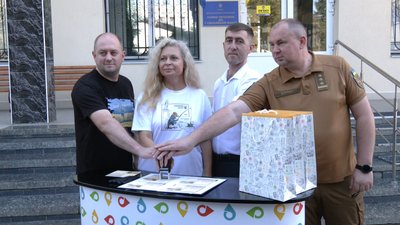 Спецпогашення марки "Податки. Армія. Перемога" у Хмельницькому Спецпогашення марки "Податки. Армія. Перемога" у Хмельницькому