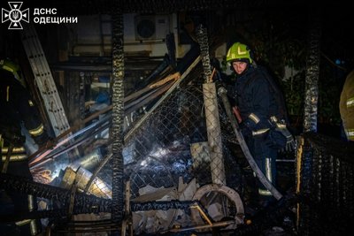 Атака дронів на Одещину: поранено чоловіка, є руйнування в Одесі та Чорноморську Атака дронів на Одещину: поранено чоловіка, є руйнування в Одесі та Чорноморську