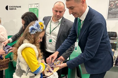 Благодійна коляда в Одесі: діти збирають кошти на лікування онкохворої дівчинки Благодійна коляда в Одесі: діти збирають кошти на лікування онкохворої дівчинки