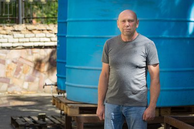 "Смердить болотом". Коли вода з новозбудованого водогону для жителів Марганця стане справді питною "Смердить болотом". Коли вода з новозбудованого водогону для жителів Марганця стане справді питною