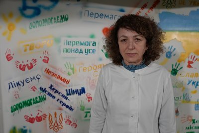 На ніч усі пацієнти спускаються в підвал: як у Херсоні в лікарні облаштували укриття