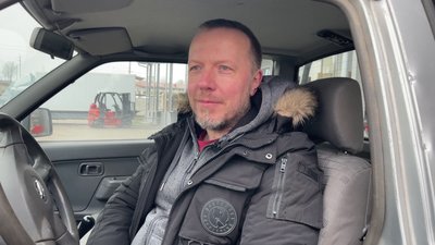 Два пікапи та пожежний автомобіль передали рівненські волонтери на схід