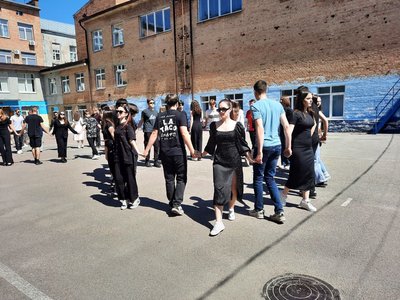 "Ти і я Україна": одинадцятикласники Кропивницького присвятили випускний вальс перемозі "Ти і я Україна": одинадцятикласники Кропивницького присвятили випускний вальс перемозі