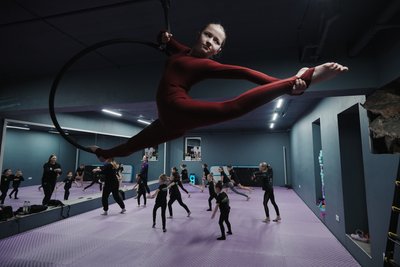 Заняття з гімнастики в укритті на Північній Салтівці Заняття з гімнастики в укритті на Північній Салтівці