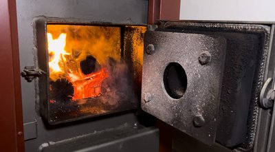 На півночі Рівненщини, де газ не підведений, найчастіше опалюють будинки дровами На півночі Рівненщини, де газ не підведений, найчастіше опалюють будинки дровами