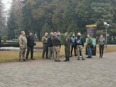 "Це символ нагадування, що йде війна": у Полтаві замінили прапори на Монументі Слави "Це символ нагадування, що йде війна": у Полтаві замінили прапори на Монументі Слави