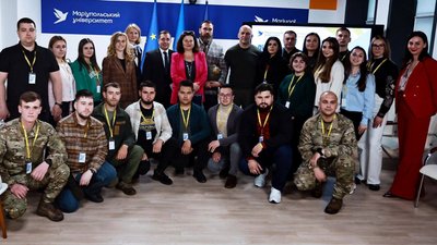 Ремонти доріг, паливо та навчання лідерів: на що витрачала гроші обласна влада Донеччини у квітні Ремонти доріг, паливо та навчання лідерів: на що витрачала гроші обласна влада Донеччини у квітні