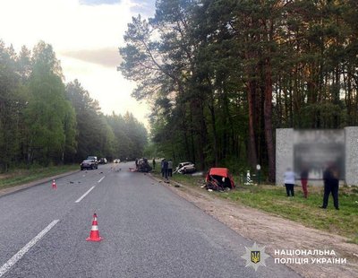 У ДТП на Житомирщині загинули двоє людей, ще двоє — у лікарні У ДТП на Житомирщині загинули двоє людей, ще двоє — у лікарні