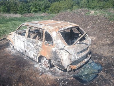 Обгоріле тіло знайшли у спаленій автівці під Вінницею Обгоріле тіло знайшли у спаленій автівці під Вінницею