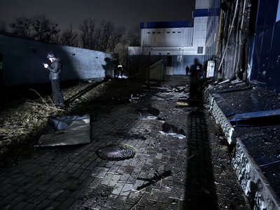 В Сумах безпілотник влучив біля житлових будинків В Сумах безпілотник влучив біля житлових будинків