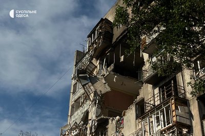 "Він уже знає, що таке вибухи": в Одесі містяни рятували себе і тварин після прильоту у багатоповерхівку "Він уже знає, що таке вибухи": в Одесі містяни рятували себе і тварин після прильоту у багатоповерхівку