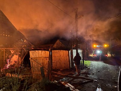 Через атаку дронів РФ у передмісті Одеси палають приватні будинки, пошкоджена енергоінфраструктура Через атаку дронів РФ у передмісті Одеси палають приватні будинки, пошкоджена енергоінфраструктура