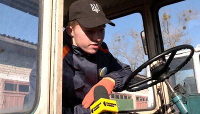 Конкурс з оранки на тракторах: у коледжі на Волині вперше відбувся агрочелендж Конкурс з оранки на тракторах: у коледжі на Волині вперше відбувся агрочелендж