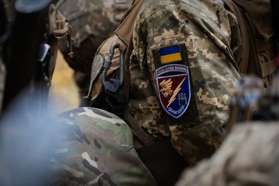 Воїни житомирської 95-ї десантно-штурмової бригади отримали державні нагороди Воїни житомирської 95-ї десантно-штурмової бригади отримали державні нагороди