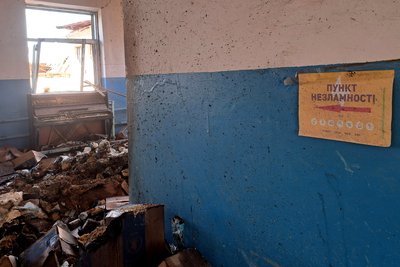 У них не лунає останній дзвоник. Школи Донеччини після обстрілів РФ: фотодобірка У них не лунає останній дзвоник. Школи Донеччини після обстрілів РФ: фотодобірка
