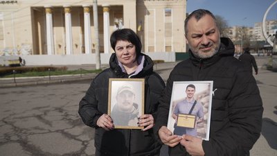 Треті роковини: у Вінниці вшанували пам’ять захисника Дениса "Трейна" Бабія Треті роковини: у Вінниці вшанували пам’ять захисника Дениса "Трейна" Бабія