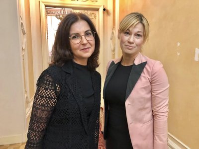 Олена Терещенко (праворуч) та прокурорка Наталія Сахно (ліворуч) Олена Терещенко (праворуч) та прокурорка Наталія Сахно (ліворуч)