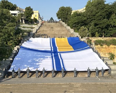 Прапор ВМС розгорнули в Одесі Прапор ВМС розгорнули в Одесі