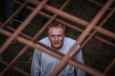 Пролітаючи над Шоушенком: рецензія на фільм "БожеВільні" Пролітаючи над Шоушенком: рецензія на фільм "БожеВільні"