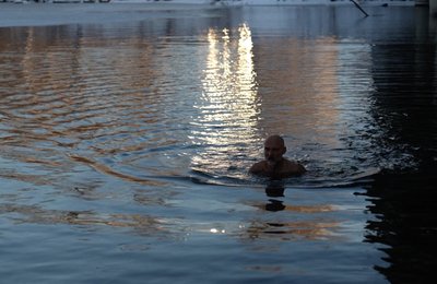 "З молитвою треба заходити до води": як сум’янин 40 років займається моржуванням "З молитвою треба заходити до води": як сум’янин 40 років займається моржуванням